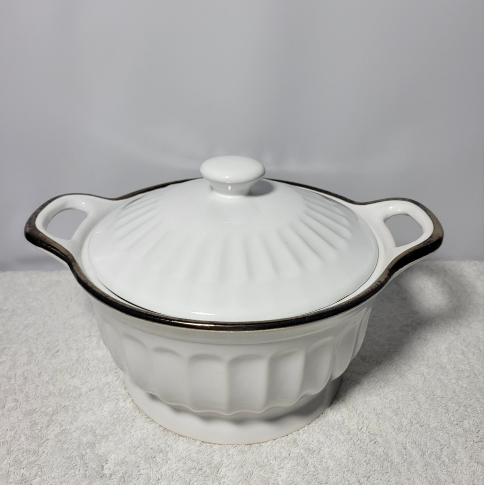 11" Appetit` Stoneware Casserole Dish